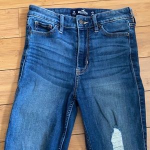 medium dark wash hollister jeans, size 1